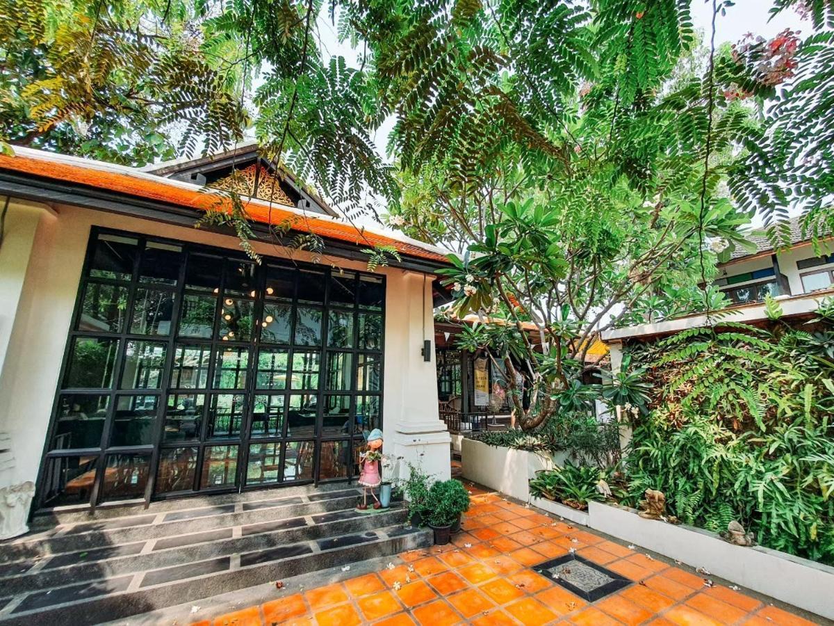 Vijit Nakorn Hotel Sisaket Esterno foto